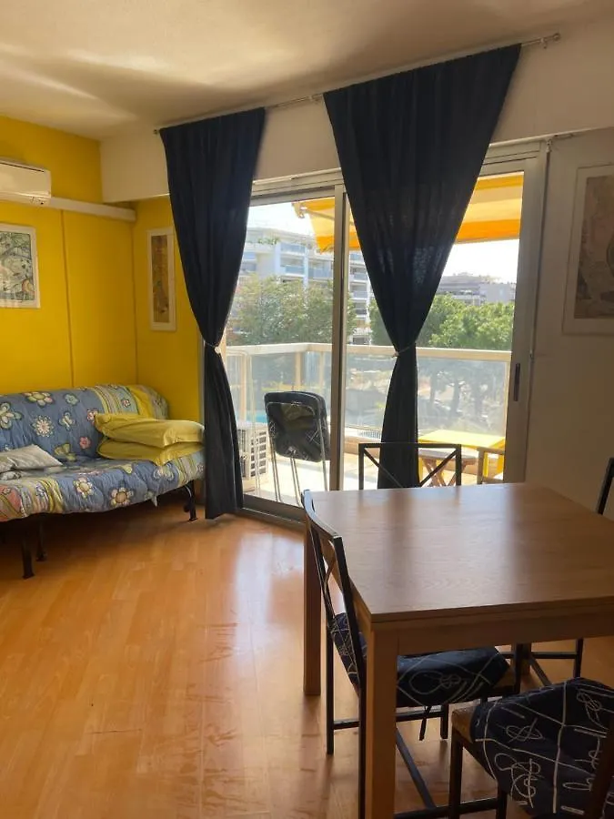 Appartement Bord De Mer Avec Piscineの連絡先
